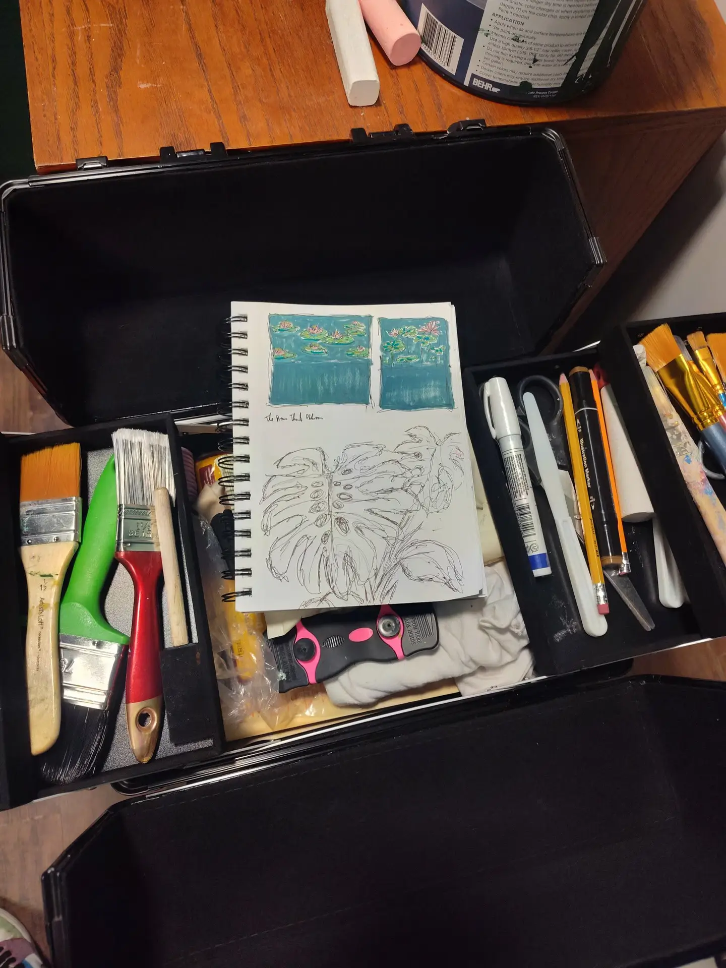 picture of the paint box with brushes